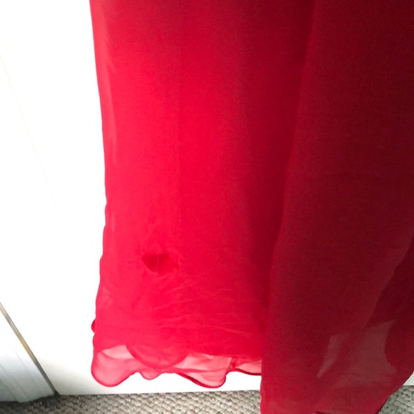 BEAUTIFUL RED PROM DRESS - Picture 3 of 5